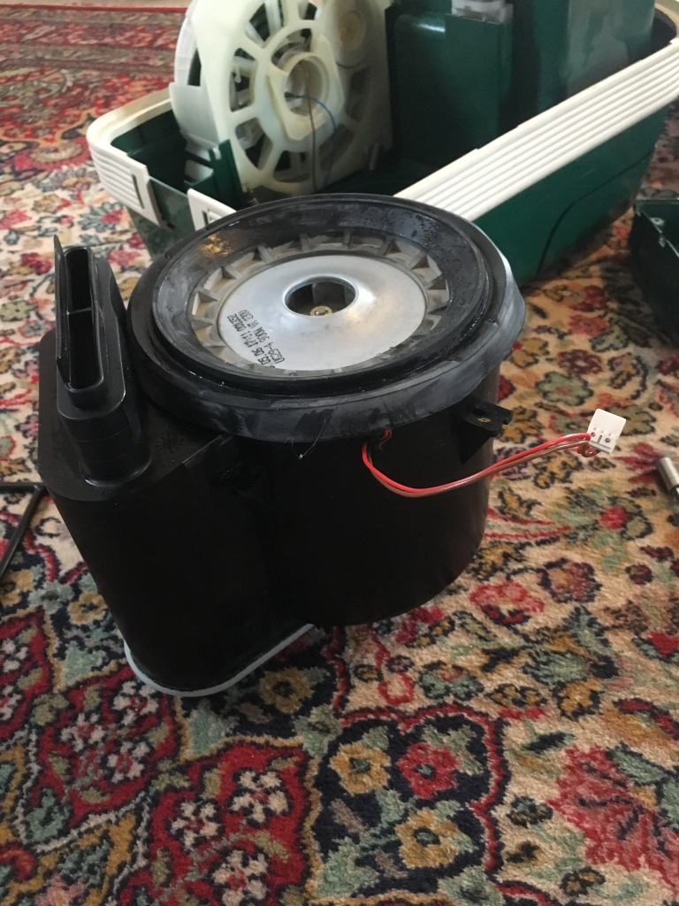 Bild 2: Motor in Behälter